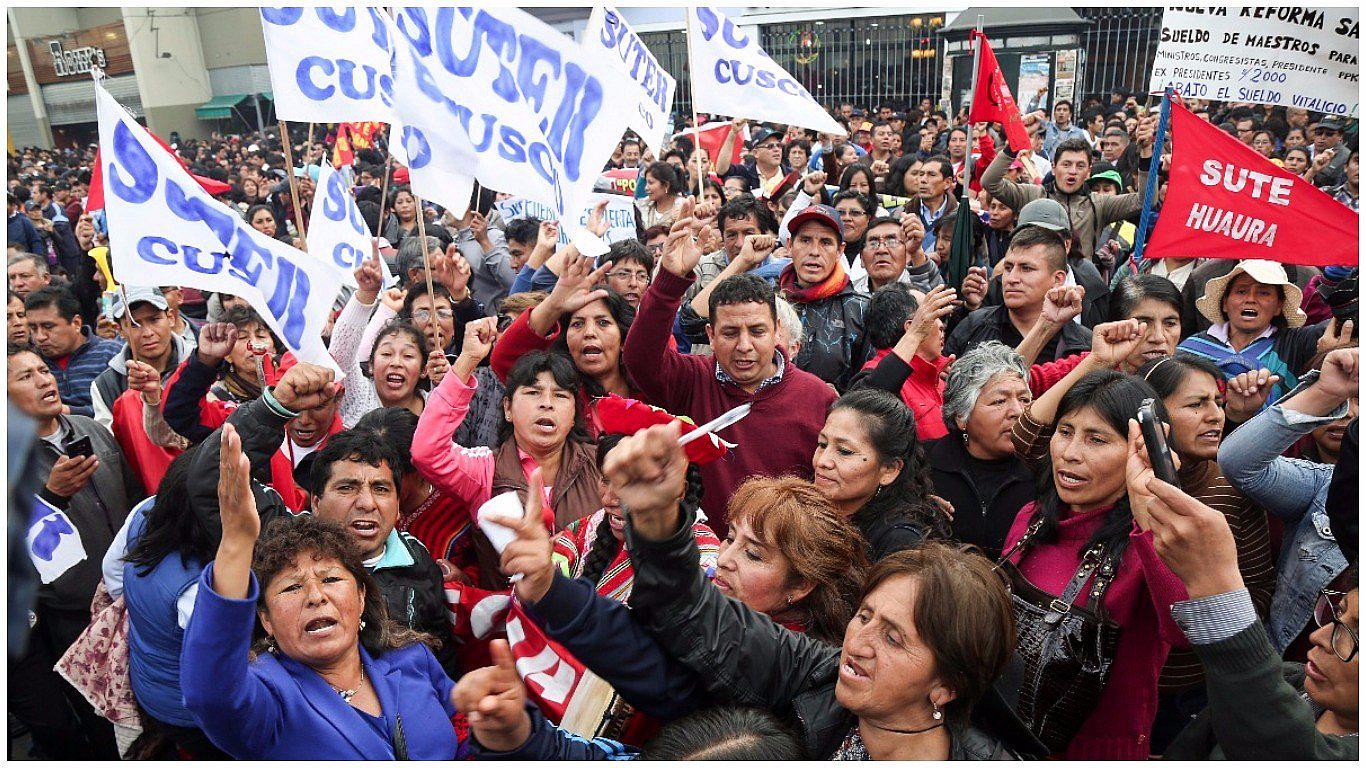 PPK busca destrabar huelga magisterial y convoca al diálogo en Palacio (VIDEO)