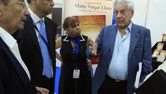 Mario Vargas Llosa teme que los libros digitales derroten a los de papel