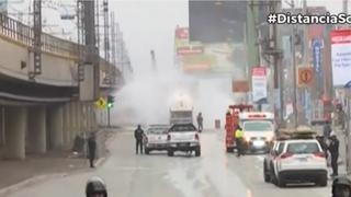 Camión cisterna presenta fuga de gas tras intentar pasar por debajo de la línea del Metro de Lima