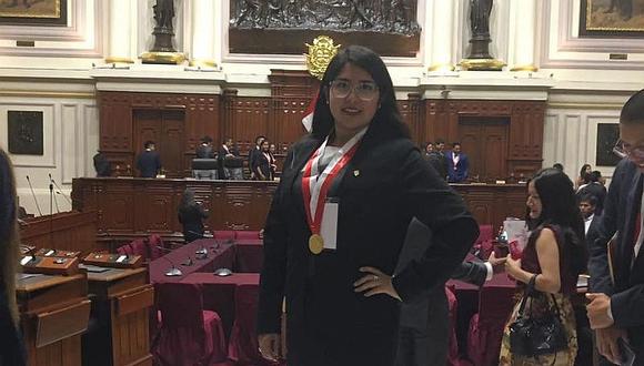 Carolina Flores Quispe juró como nueva regidora provincial 