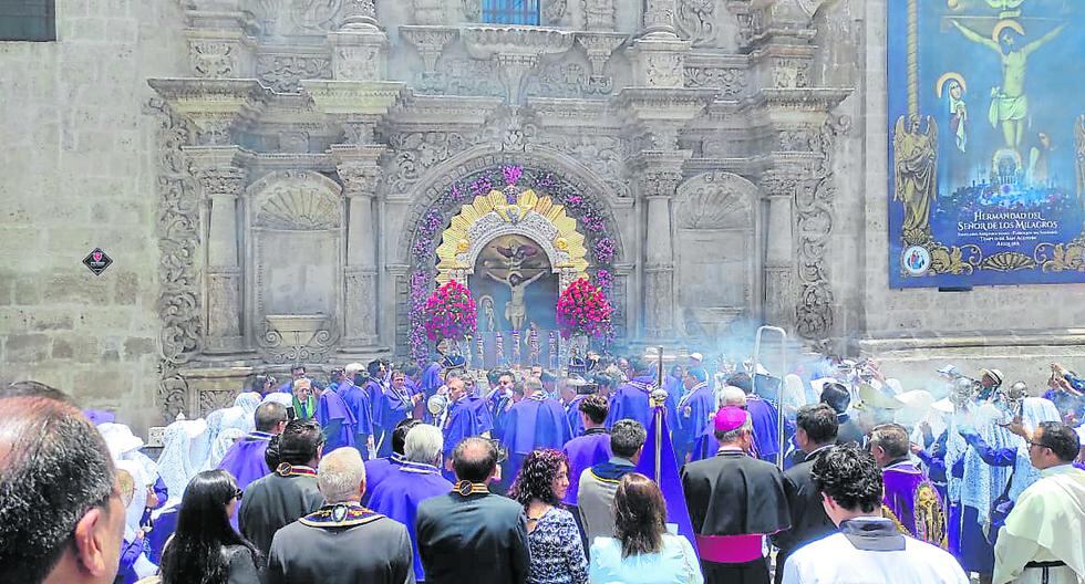 Señor de los Milagros en Arequipa: Devotas contaron durante su última procesión la ayuda que recibieron