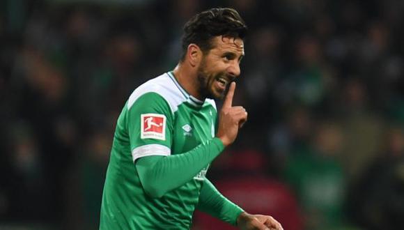 Claudio Pizarro registra 197 goles en la Bundesliga. (Foto: AFP)