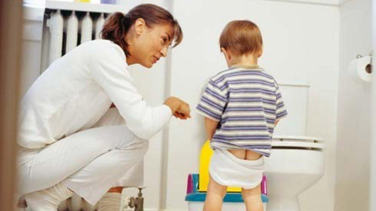 ¿Cómo saber si mi hijo está listo para dejar el pañal?