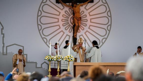 El Papa Francisco celebra una misa durante el 27º Congreso Eucarístico Nacional el 25 de septiembre de 2022 en Matera, sur de Italia. (Foto de Carlo Hermann / AFP)