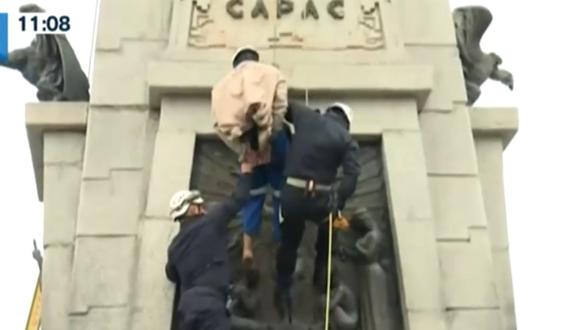 Hombre se subió a monumento en la plaza Manco Cápac. Foto: Canal N