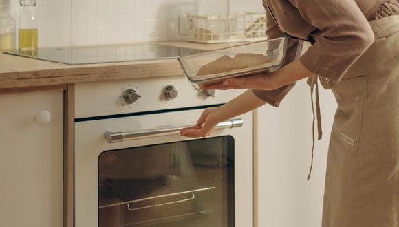 Lo ideal es limpiar un poco el horno después de cada uso, pero si acumuló mucha grasa aquí te traemos la solución. (Foto: Pexels)