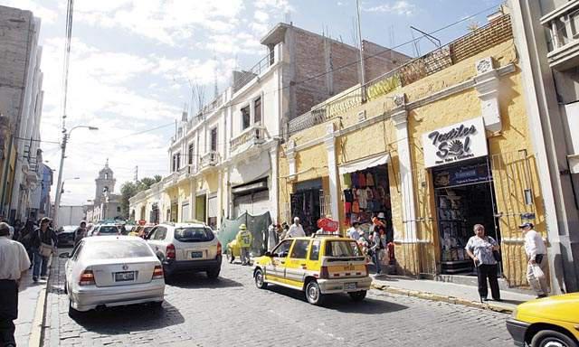 Encuentran vehículo de municipalidad con pólvora