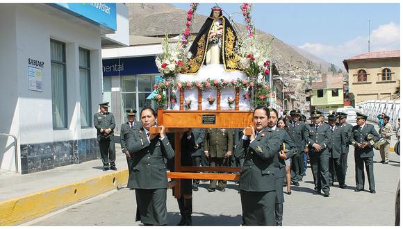 Policía de Tarma rinde homenaje a Santa Rosa de Lima 