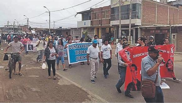 Protestan contra gestión de alcalde Jesús Luna en Contralmirante Villar 