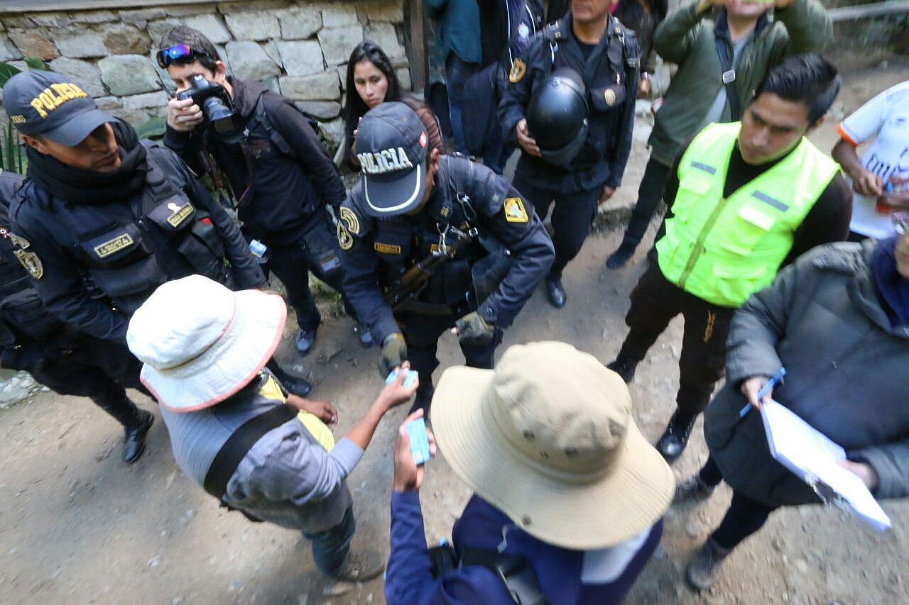 Movilizan a 300 policías de Arequipa a regiones con conflictos sociales