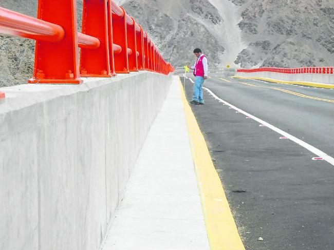 Arequipa: Contraloría supervisó puente de Quilca para evaluar ondulaciones  en su estructura