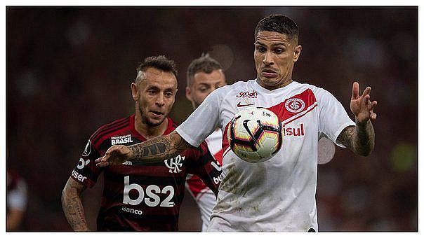 Paolo Guerrero fue suspendido por dos fechas por insultar a árbitro (FOTOS)