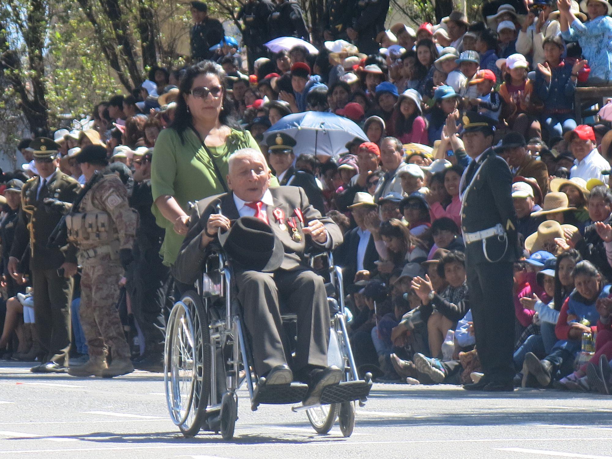 Cusco: veterano sobreviviente de la Guerra del 41 fue ovacionado como héroe