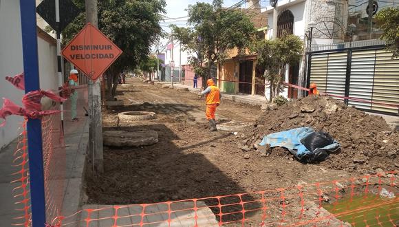 Obra de pavimentación de la municipalidad de Chiclayo causó aniegos en urbanización Santa Victoria.