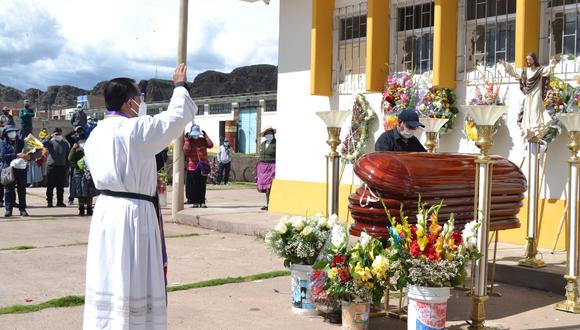 Los restos del extinto trabajador de salud serán enterrados este miércoles a las 14:00 horas en el cementerio de Azángaro.