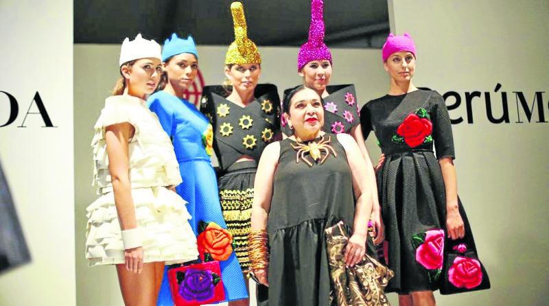 Trajes de Los Avelinos en Perú Moda 2014