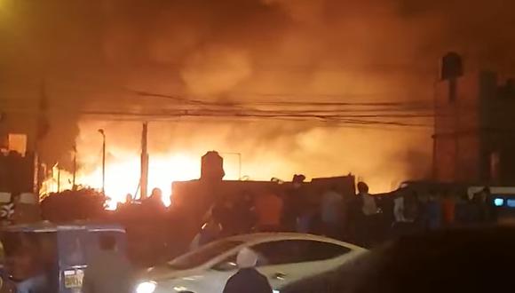 Reportan incendio código II en fábrica de pirotécnicos de Ate. (Foto: captura Redes Sociales)