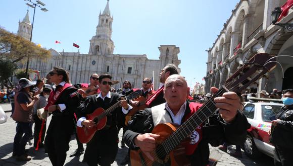 Tunas se hacen presentes por aniversario de Arequipa. (Foto: Leonardo Cuito)
