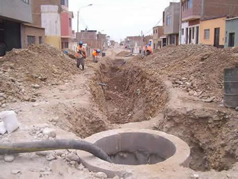 Obreros atrapados por derrumbe en alcantarillado fallecieron