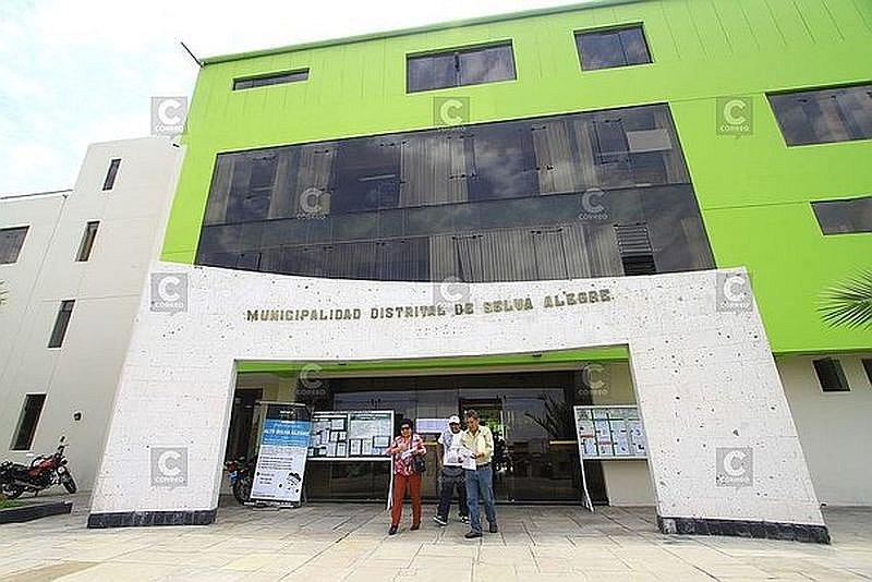 Lentitud en oficinas de municipio de Arequipa perjudica a Alto Selva Alegre