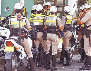 Depravado fotografiaba
 traseros de mujeres policías