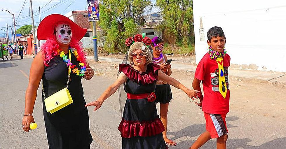 Punteños celebran en la playa el "Entierro del Carnaval" (FOTOS)