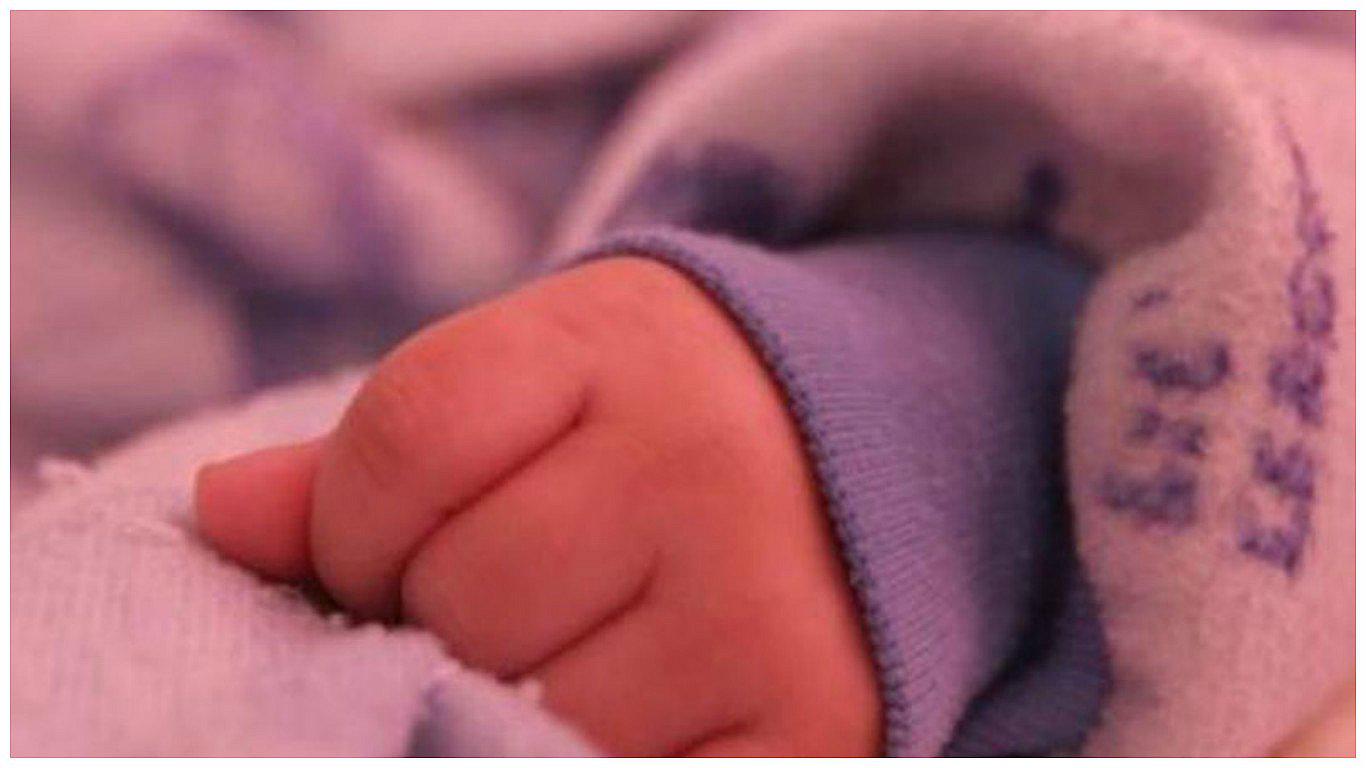 Indignante: mujer explicó por qué metió a su bebé en el ‘freezer’(VIDEO)