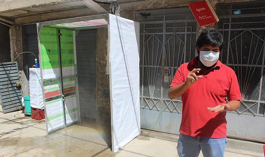 Jóvenes fabrican cámara de desinfección a bajo costo en Abancay