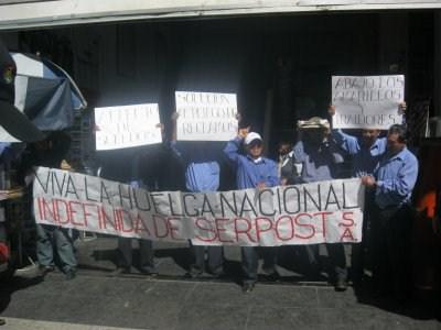 Trabajadores de Serpost cumplen 18 días de huelga indefinida