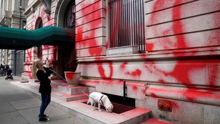 Estados Unidos: vandalizan la fachada del consulado de Rusia en Nueva York
