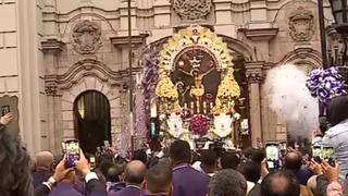 El Señor de los Milagros inicia su cuarto recorrido procesional por las calles de Lima acompañado de miles de fieles