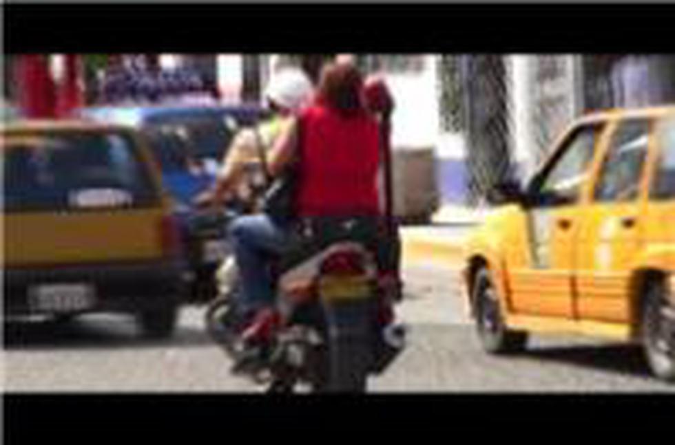 Ampay: Fotos de policías motorizados con fémina y coimeando en Chiclayo