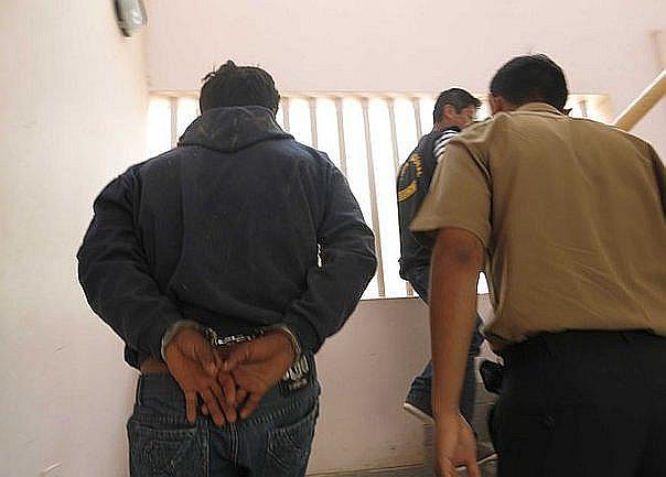 Capturan a sujetos portando droga y con presunta arma