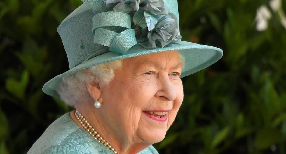 La reina Isabel II en una imagen del 13 de junio del 2020 en el castillo de Windsor. (Foto: TOBY MELVILLE / POOL / AFP).