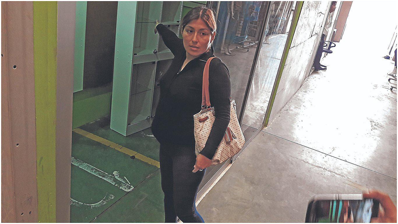 Roban mercadería de cuatro stand en el mercado del Pueblo