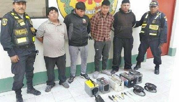 Policías intervienen a sujetos acusados de robos de autopartes en El Ingenio
