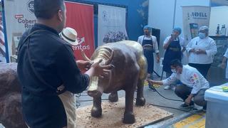 Hacen pastel de chocolate de toros de pelea que pesa dos toneladas en festival de Arequipa (VIDEO)