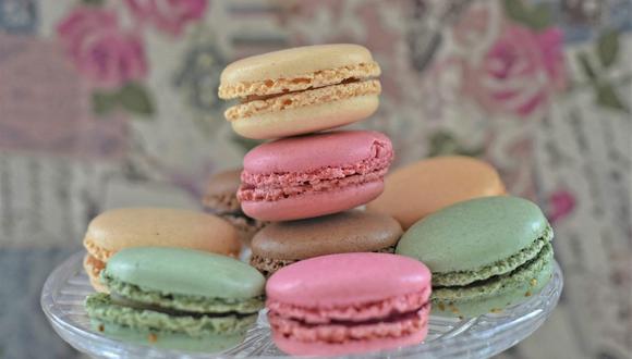 Los macarons son un tradicional dulce francés hecho con harina de almendra, azúcar glas y azúcar. (Foto: Pixabay)