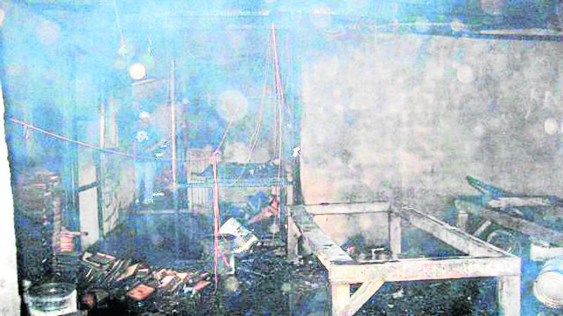 Fuego destruye almacén de colegio Cáceres 