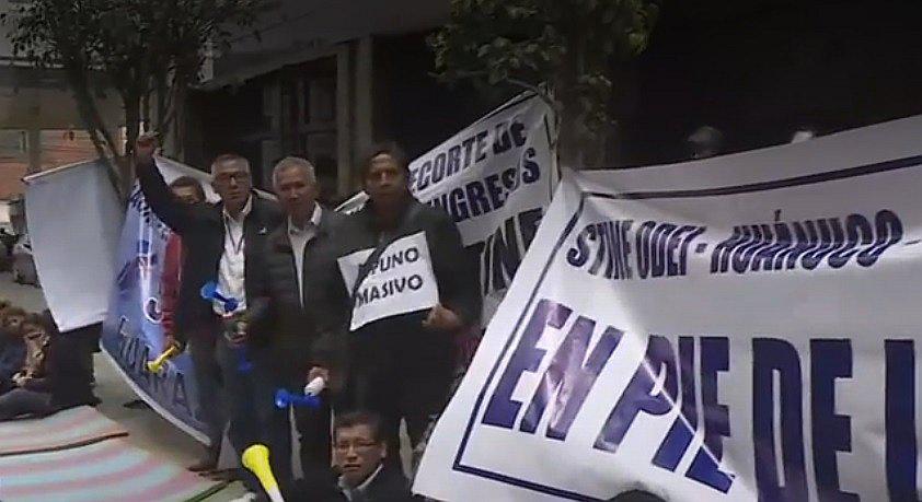 Trabajadores del INEI realizan huelga por incremento de sueldo (VIDEO)