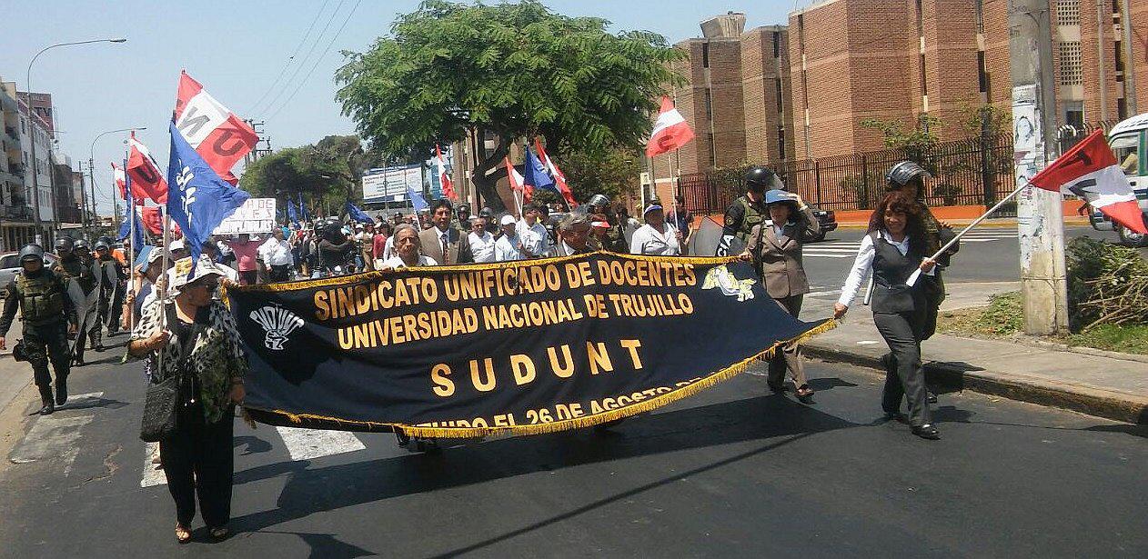 Trujillo: Docentes de UNT inician huelga nacional (VÍDEO) 