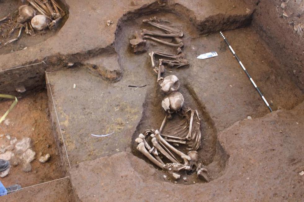 Descubren restos de hace 3 mil  (Fotos)