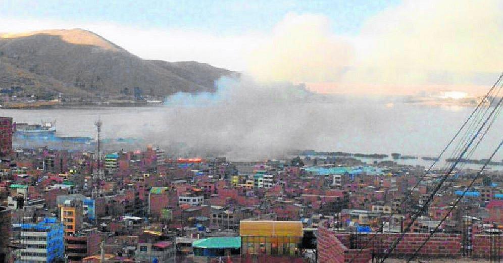 Puno: incendio de totorales en Av. Costanera mantuvo en zozobra a la población