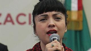 Mon Laferte recibió su carta de naturalización  como ciudadana mexicana y entonó el himno 