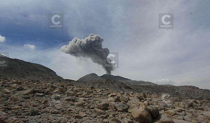 ​Volcán Sabancaya: IGP instala nueva cámara de monitoreo