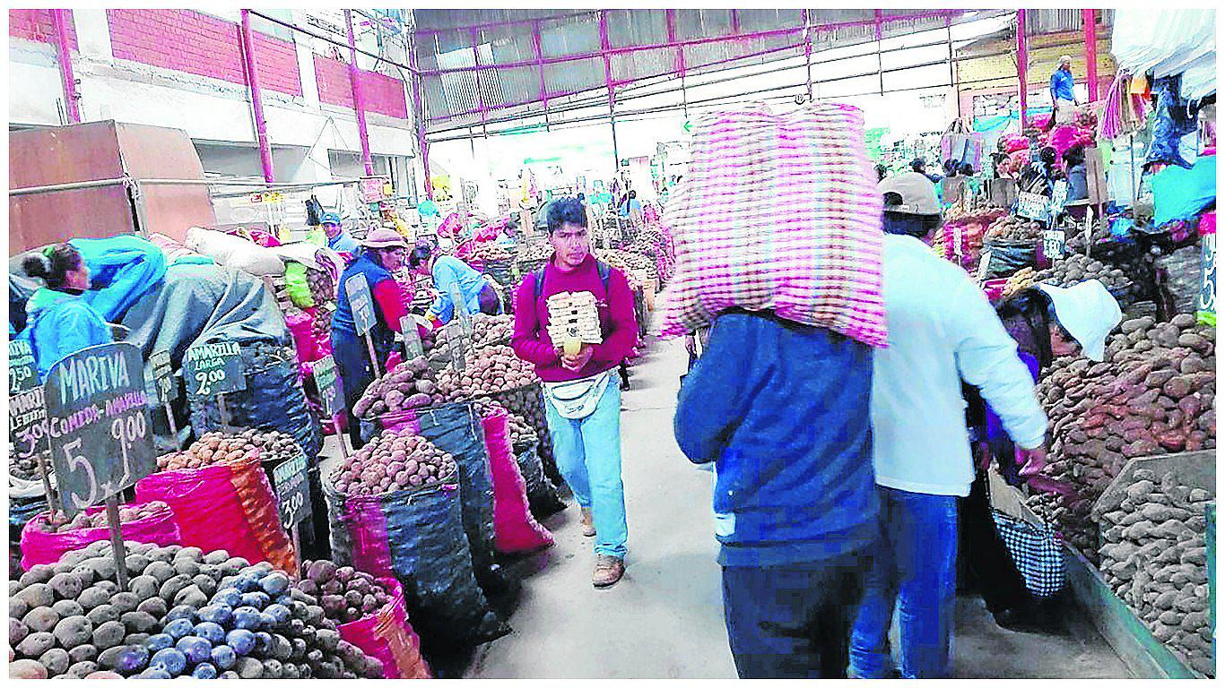 ​Kilo de papa al por mayor baja de precio, pero el costo del pollo aumenta