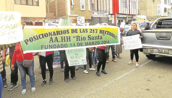 Chinecas: Invasores protestan contra Domínguez y Barúa