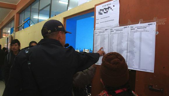 Elecciones 2018: policías salvan votos ocultando cédulas en sus prendas