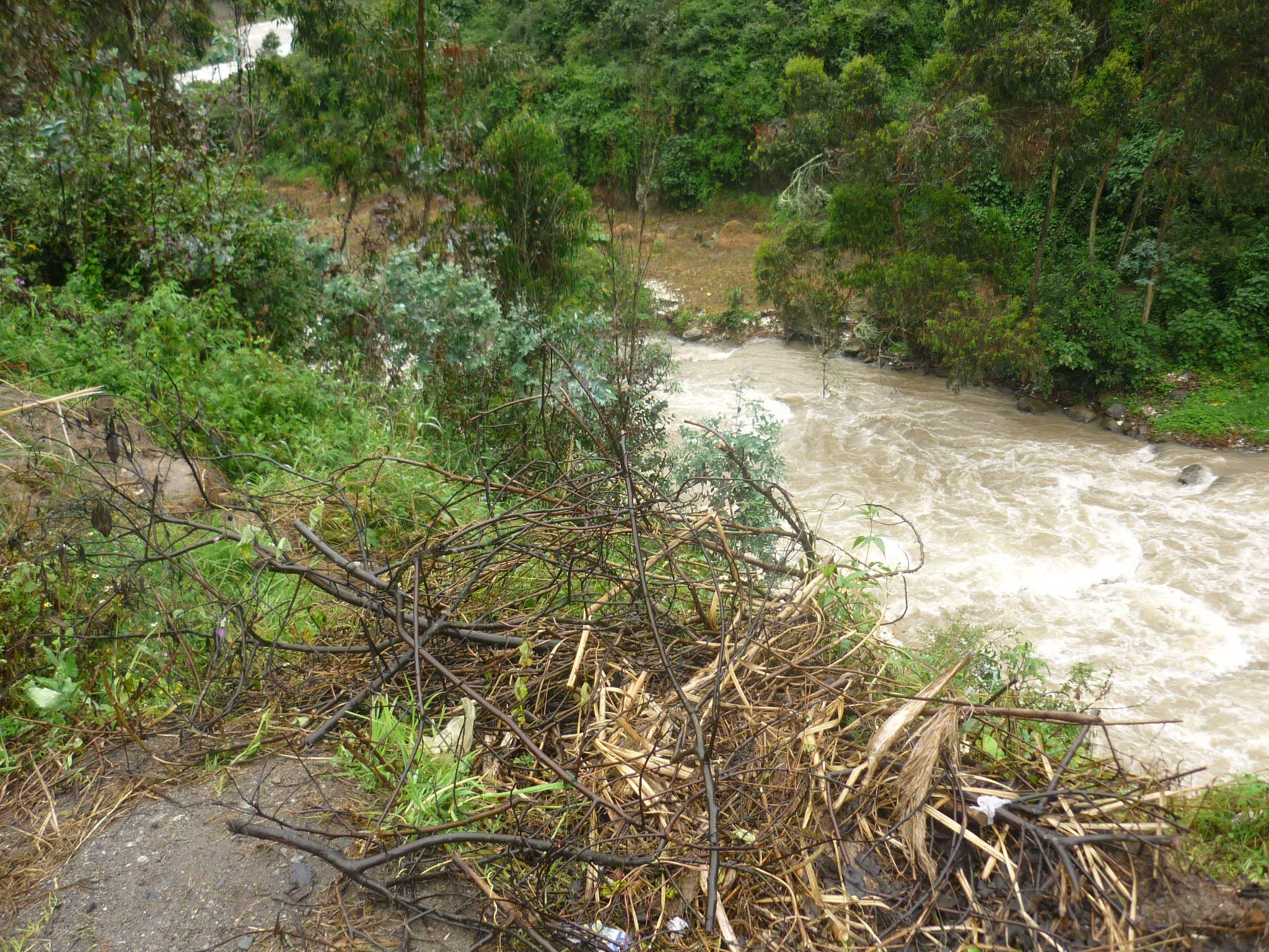 Agricultor continúa búsqueda de su hijo en río Tarma
