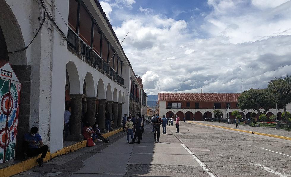 En Ayacucho, población rompe aislamiento social